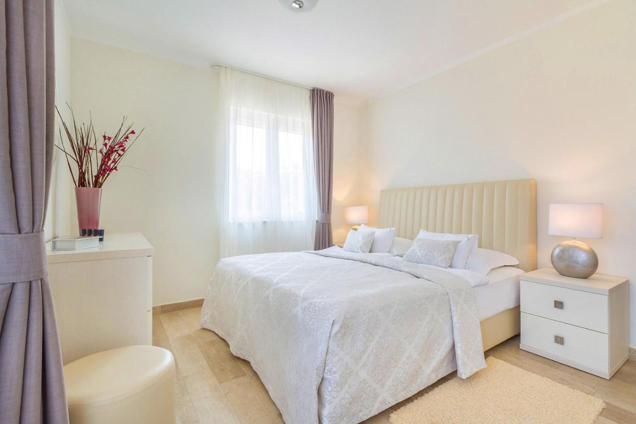 Luxury Apartments Villa Mande Malinska Buitenkant foto