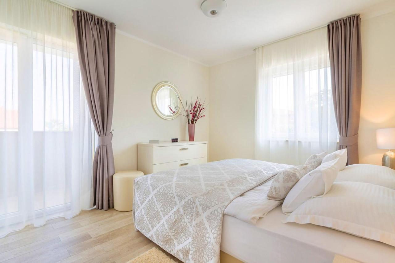 Luxury Apartments Villa Mande Malinska Buitenkant foto