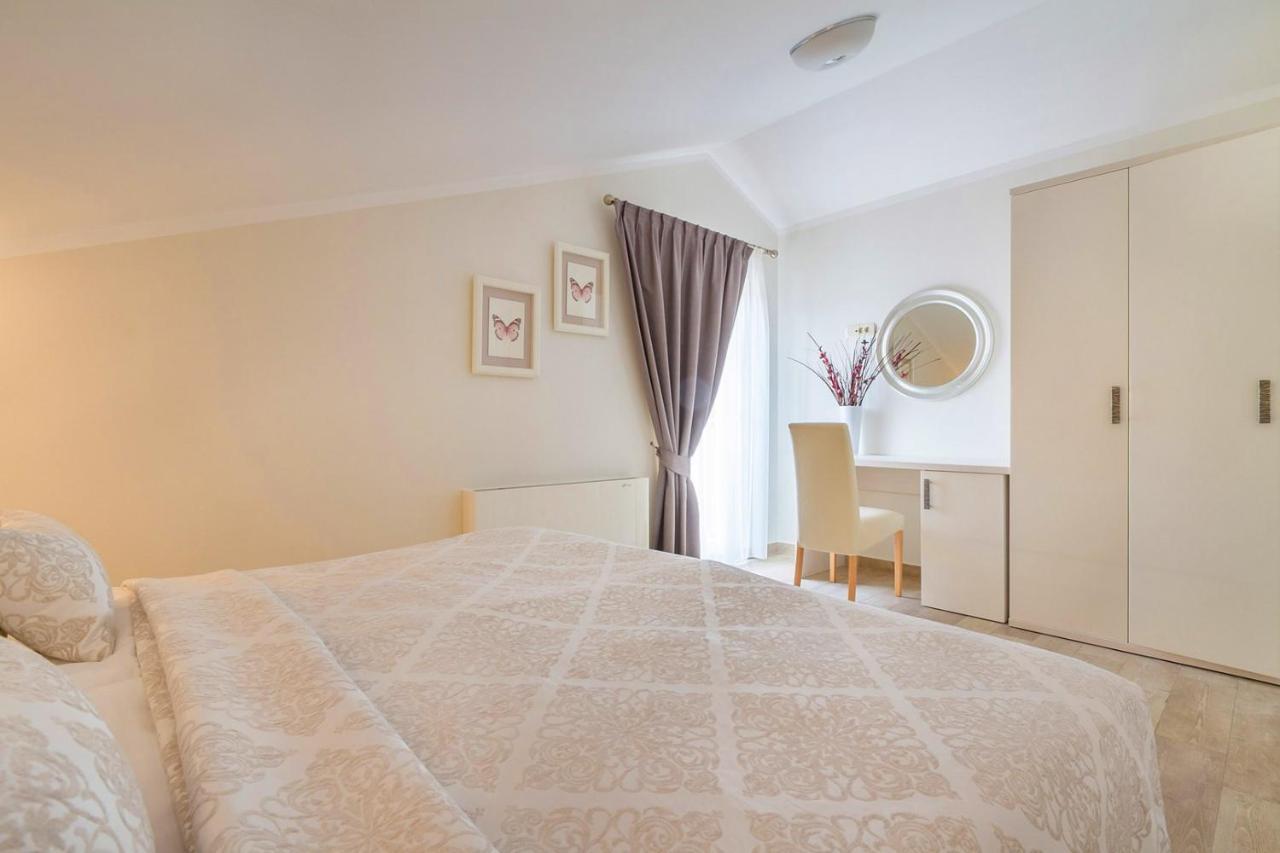 Luxury Apartments Villa Mande Malinska Buitenkant foto
